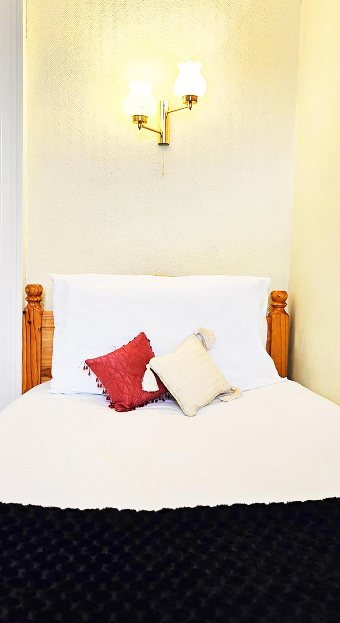The Falls - Value Rooms At Aultnagar Estate 레어그 외부 사진